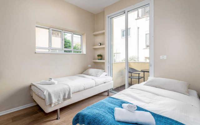 Ben-Gurion BLVD 2BDR close to the beach