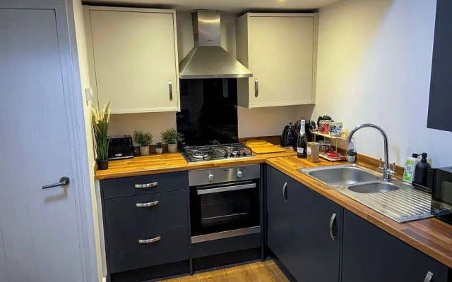 Stylish Home for 6 in Reading