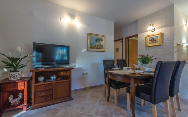 Beautiful Home in Vinisce With Wifi and 4 Bedrooms