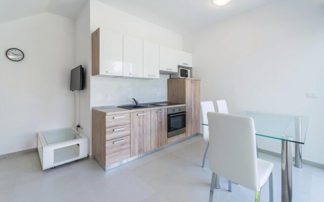 Beautiful Home in Buici With Wifi and 4 Bedrooms