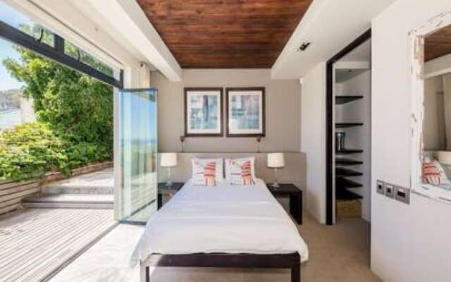 Beautiful Apartment w Deck Stunning Views Rhine Stone