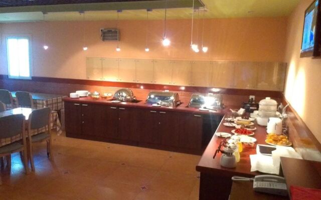 Home Inn Shiyan Bailang Auto Parts City