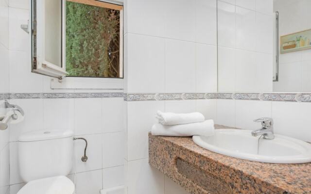 Apartment - 1 Bedroom with Pool and WiFi - 107975