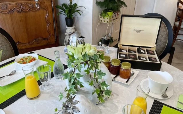 Villa l'Olivier, Chambre d'Hôtes Les Volets Bleus