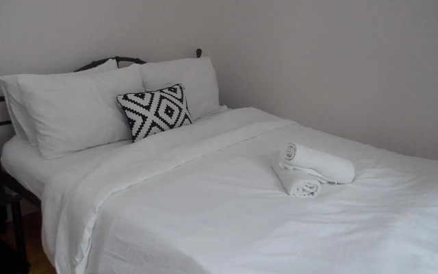 Estien’s cozy condo to stay with kitchen
