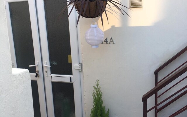 Newly Refurbished Modern Apt 10