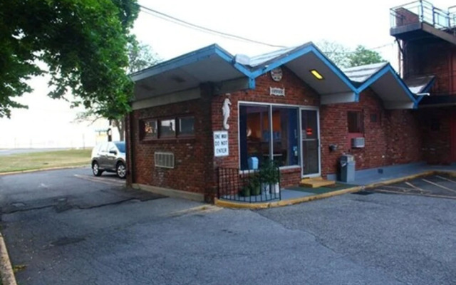 Tides Motor Inn at Stehli Beach