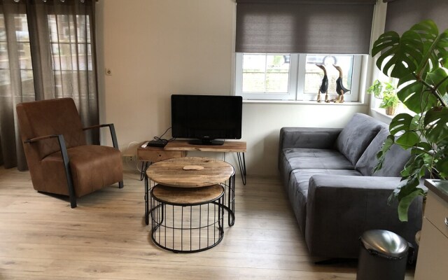 Slapen in eigentijds woonboot hotel