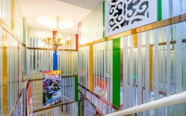 Ruiji Hotel (East Railway Station East Square)