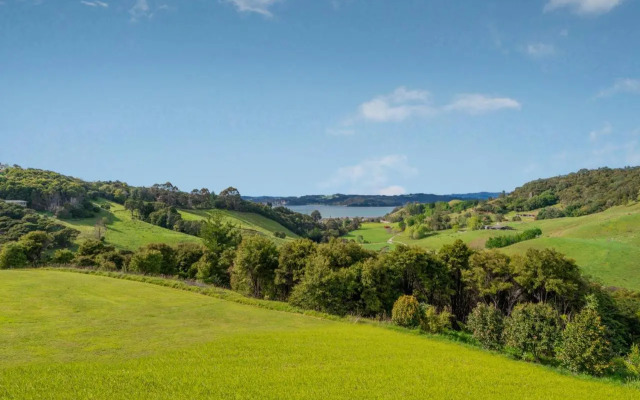 Peace and Paradise - Whitianga Holiday Home