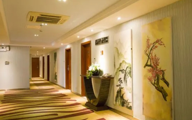 Sunshine Holiday Hotel