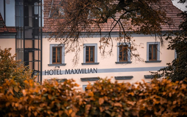 Maximilian Lifestyle Resort