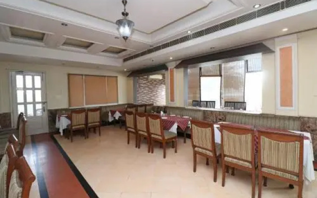 Royal Castle Resort by OYO Rooms