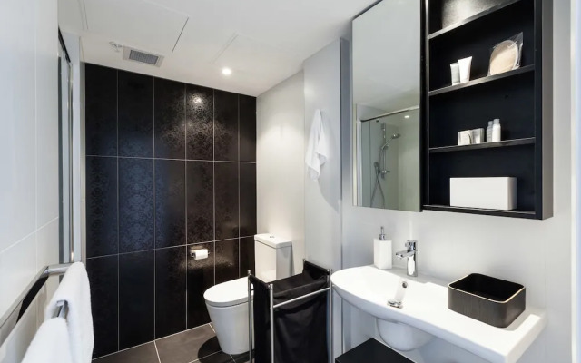 LOGAN, 2BDR Melbourne Apartment