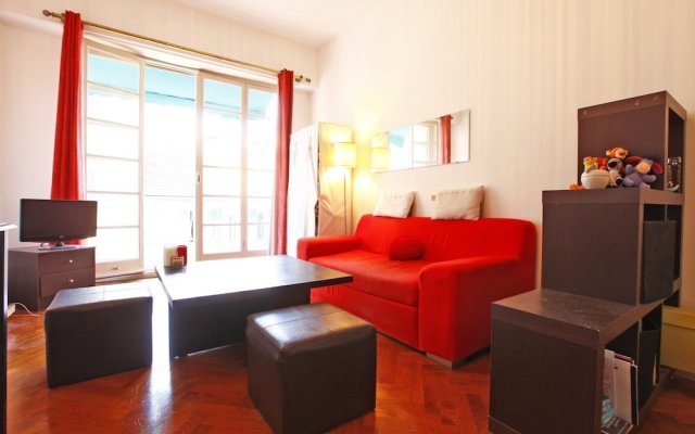 Glamor studio 4 persons with terrace dowtown in Nice