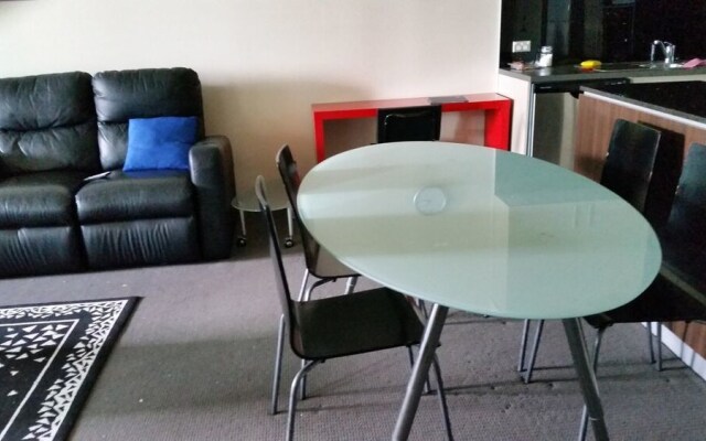 Grand Hotel Apartments Gold Coast by owner