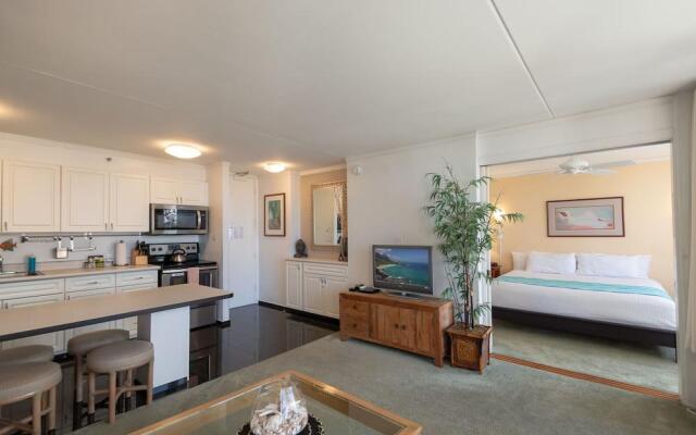 Waikiki Banyan - Partial Ocean View Tower 2 Suite 1204