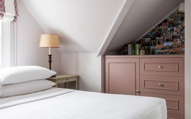 Granard Road by Onefinestay