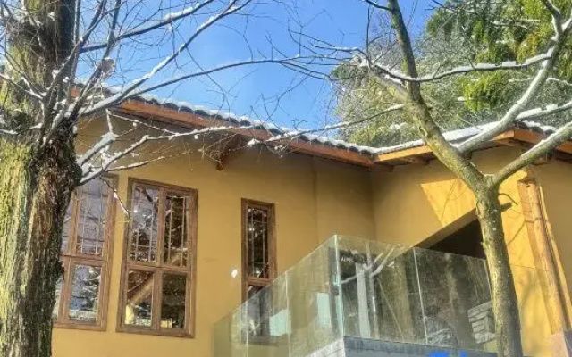 Xunzhen Mountain House