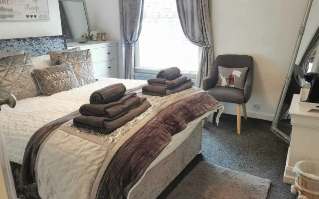 Stunning 2-bed House in Macclesfield Cheshire