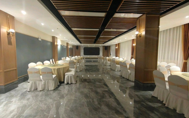 Hailong Hotel (Wanda Plaza Pang Xuchang East Station)