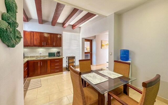 Gorgeous 1 BR PH Apartment w Jacuzzi