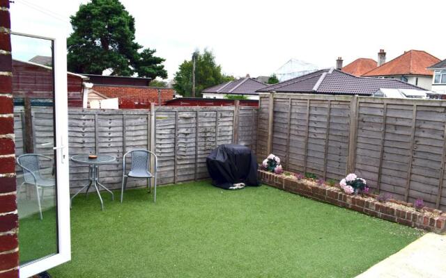 Cleopatra Family Accommodation Sleeps 11 with 2 free parkings