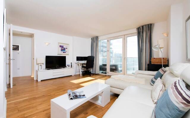Bright Luxurious 2BR near Canary Wharf