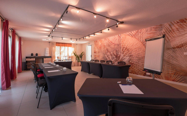 Kyriad Marseille - Vitrolles Aéroport