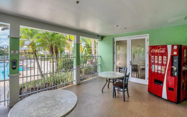 2 Bedroom Vacation Condo (2011)