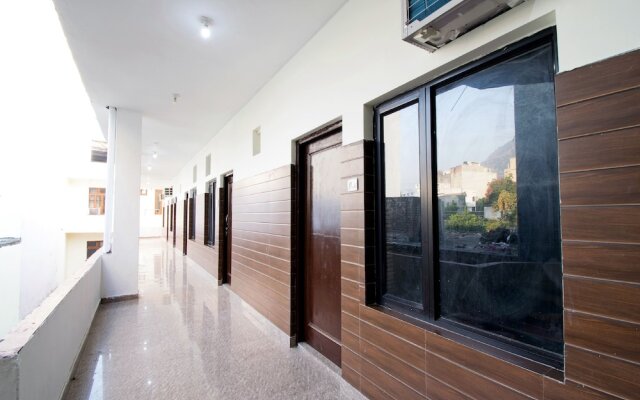 OYO 22932 Hotel Shiv Shanker