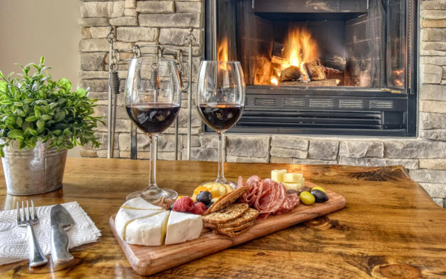 Elegant Apartment - View on Lake Tremblant & Mountain