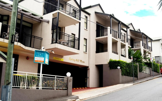 Spring Hill Mews Apartments