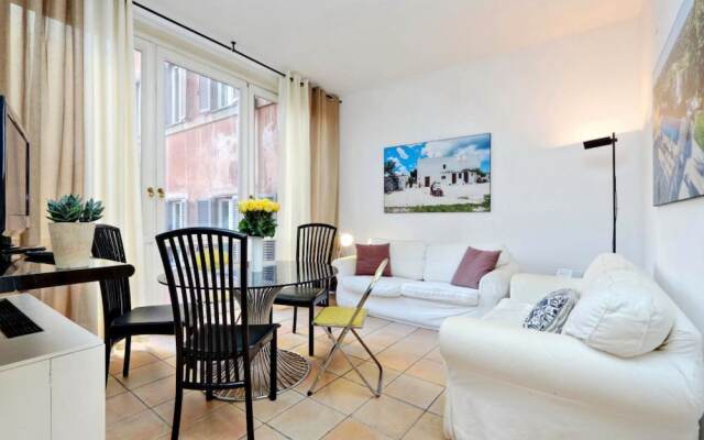 Unique Grand Trevi Fountain Apartment