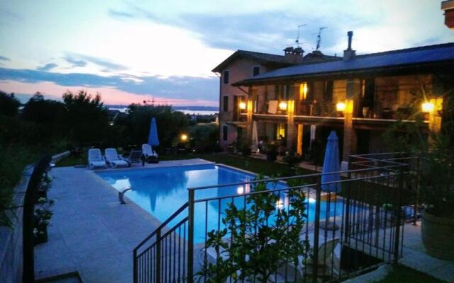 Residence Tasso Canossa - appartamento con piscina