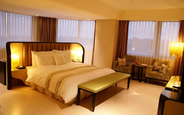 Monarch Skyline Hotel