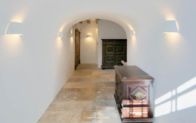 Alfama Deluxe Duplex 53 by Lisbonne Collection