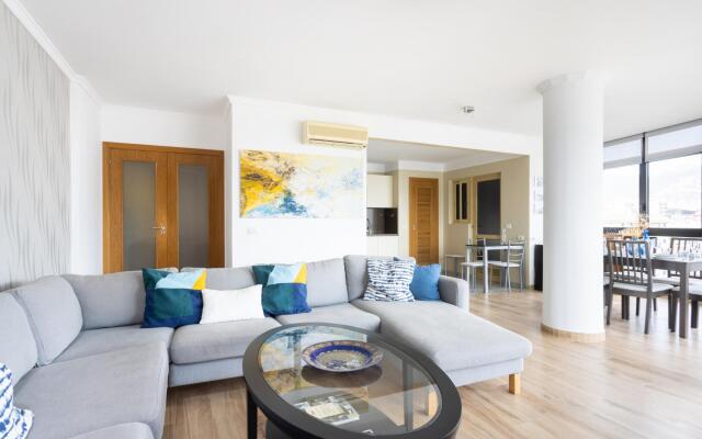 Home2Book Stunning Santa Cruz City Views