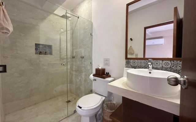 Noah Beach Hotel & Suites