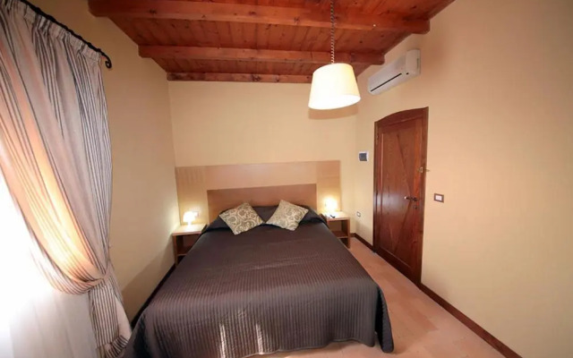 Villa Diana, Marche - intera struttura con piscina