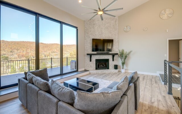 Lafollette Home: Community Pool & Mountain Views!