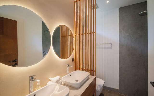 Elegant 5BR Canggu Villa 400m to Cafe Del Mar