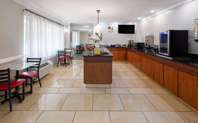 Days Inn by Wyndham Florence Near Civic Center