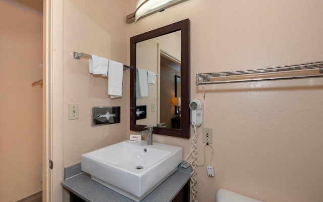 Red Roof Inn Valdosta - University