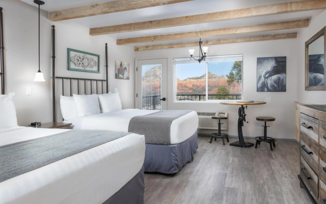 Sky Ranch Lodge