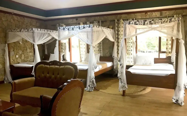 Enyati Lodge