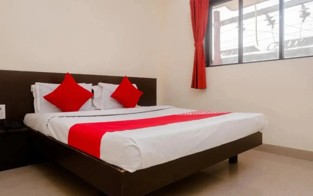 OYO 23285 The Diplomat Lodging