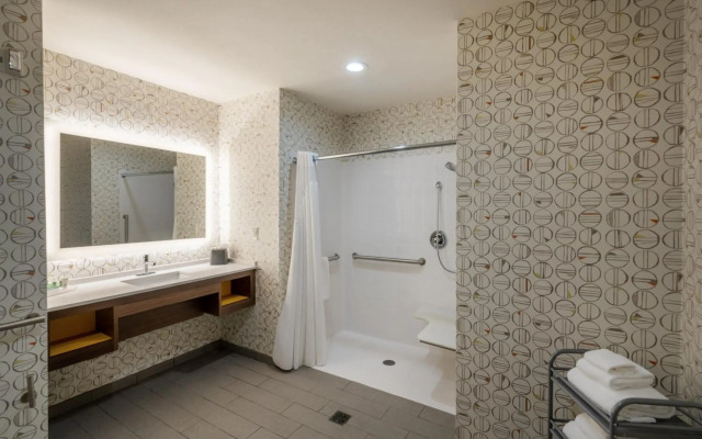 Holiday Inn and Suites Memphis Southeast Germantown