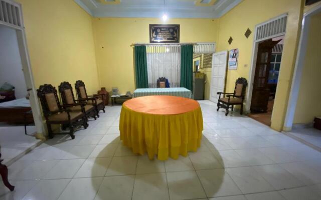 OYO 3205 Penginapan Mikial Ismi Kayuagung Syariah