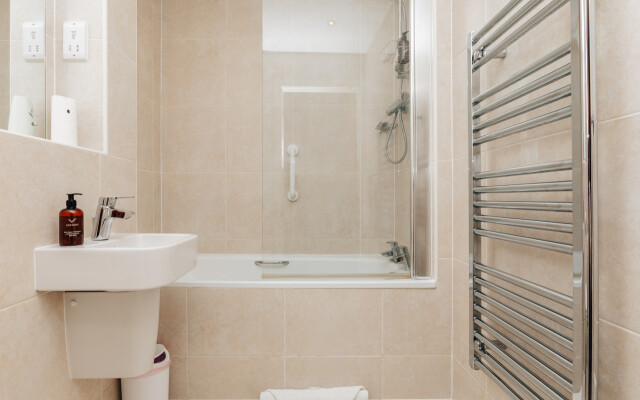 Henley Town Centre With Parking - From 110 Per Night